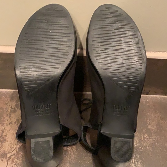 Munro Black Suede adjustable shoe 9 narrow - Picture 10 of 12